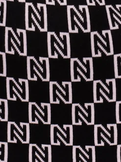 Aansluitende jurk met logo patroon