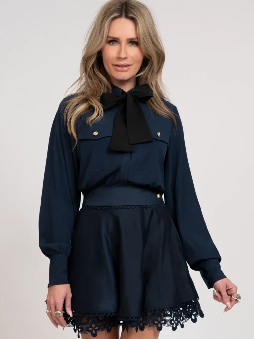 Blouse met strikkoord