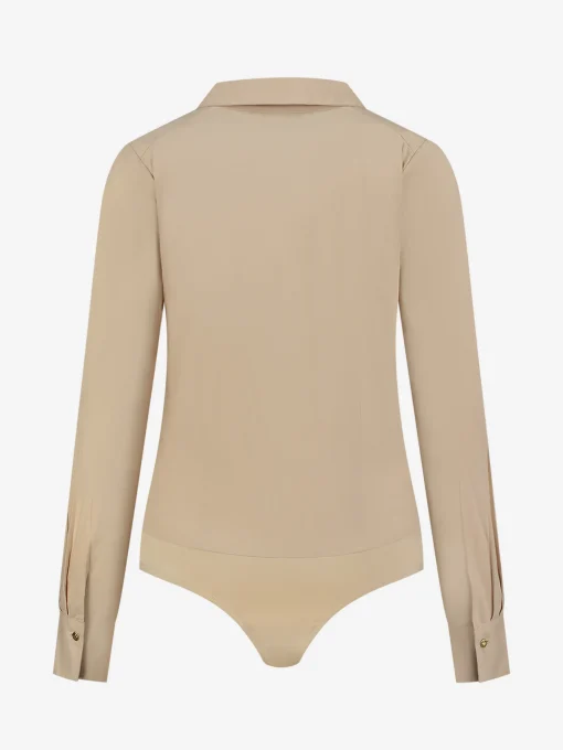 Fitted blouse body