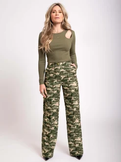Fitted top met cut-out