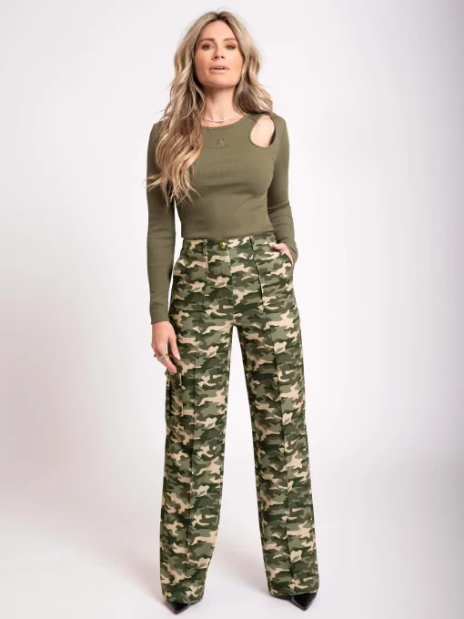 Fitted top met cut-out