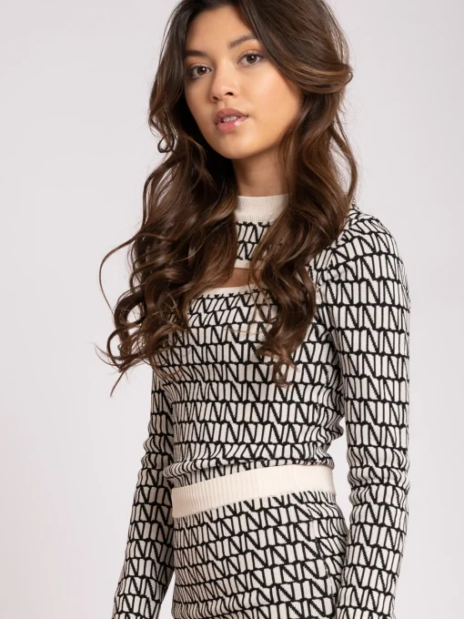 Fitted top met cut-out