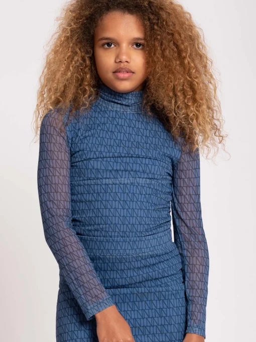 Fitted top met mesh