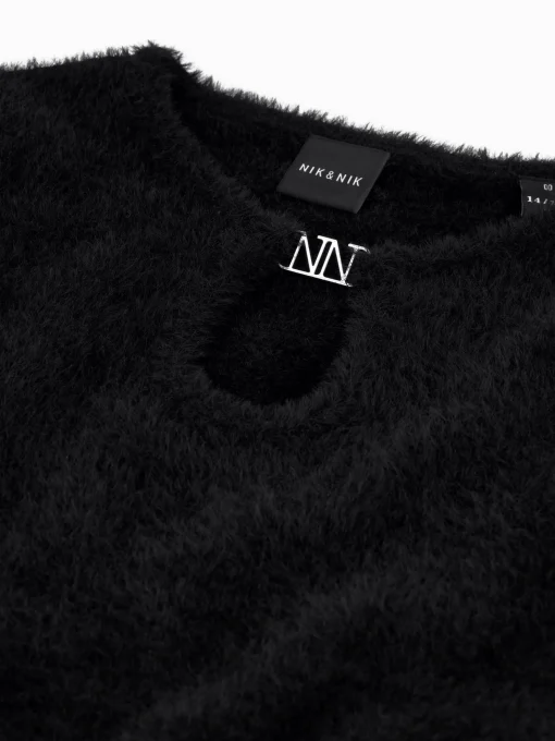 Fluffy trui met detail bij hals