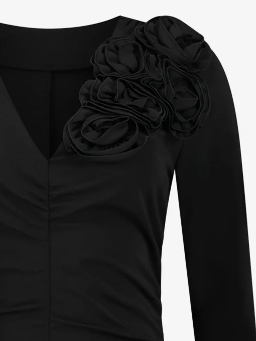 Gedrapeerde top met bloem detail
