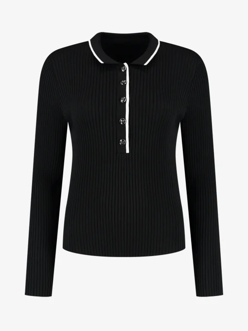 Geribbelde top met kraag en knoopdetails