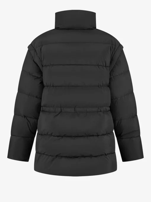 Puffer jas met capuchon en getailleerde taille