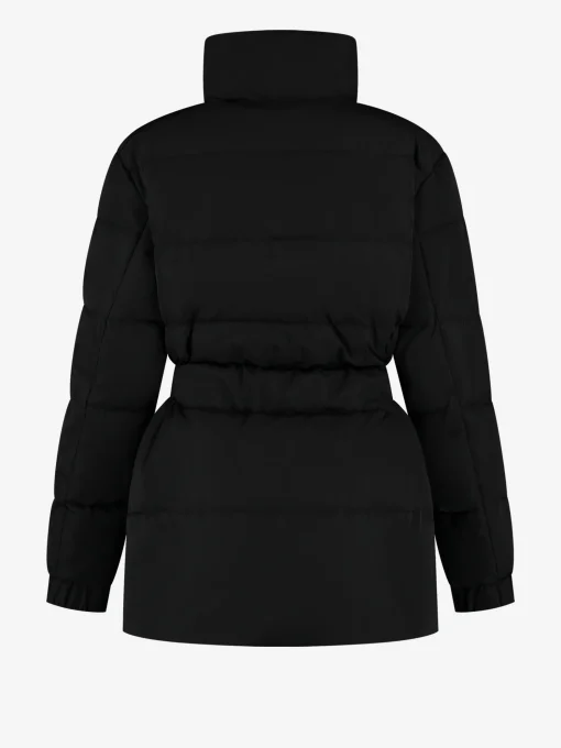 Puffer jas met hoge hals en riem