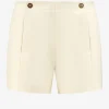 Short met detail op de voorkant