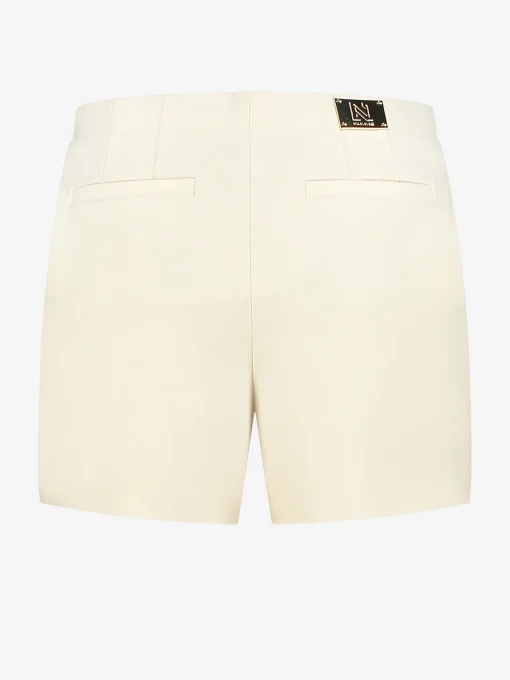 Short met detail op de voorkant