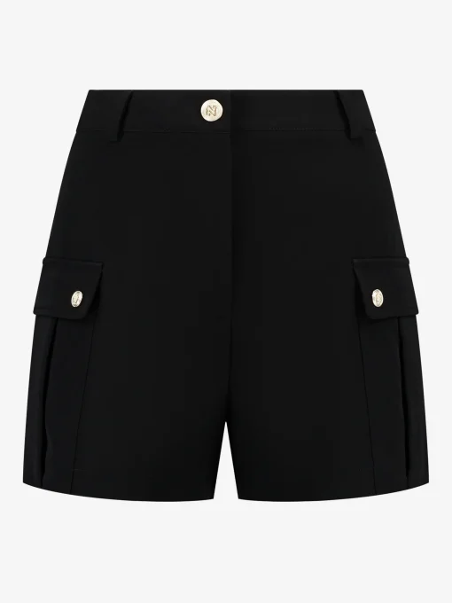 Short met knopen