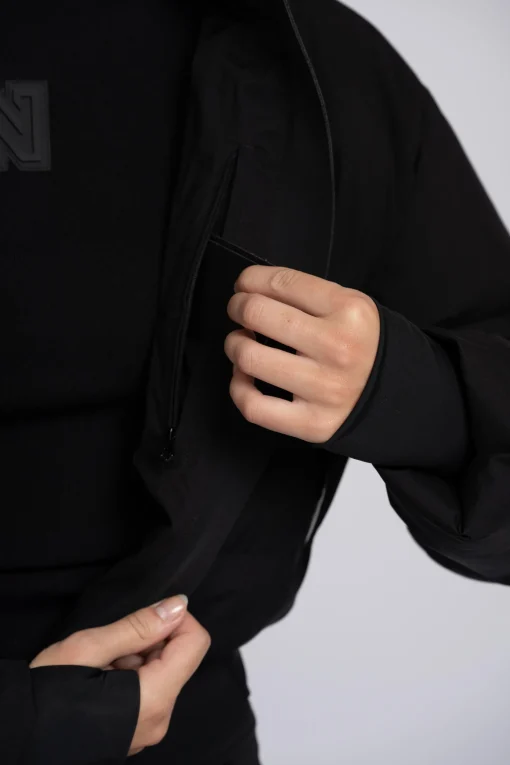 Ski jumpsuit met waterdichte bescherming en verstelbare details