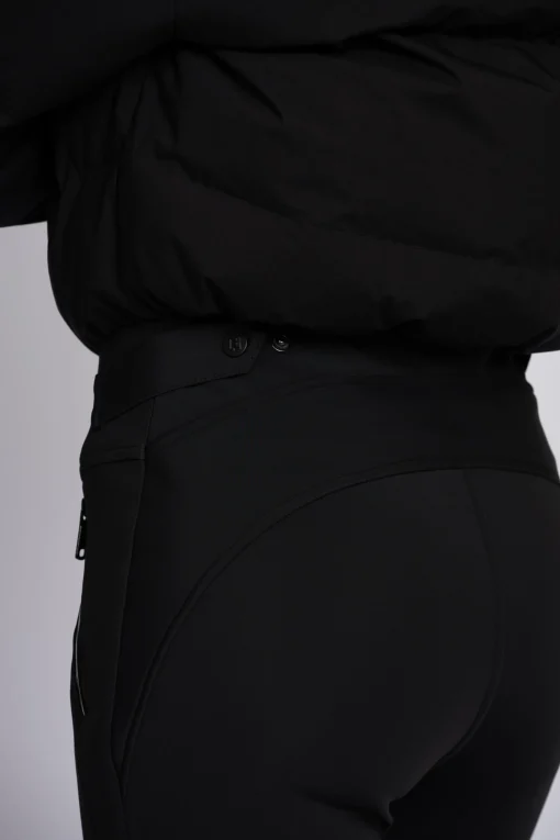 Ski jumpsuit met waterdichte bescherming en verstelbare details