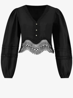 Top met embroidery