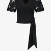 Top met embroidery