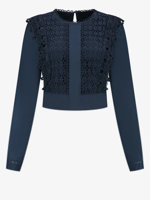 Top met kanten details