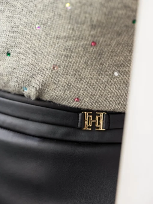 Trui met gekleurde studs
