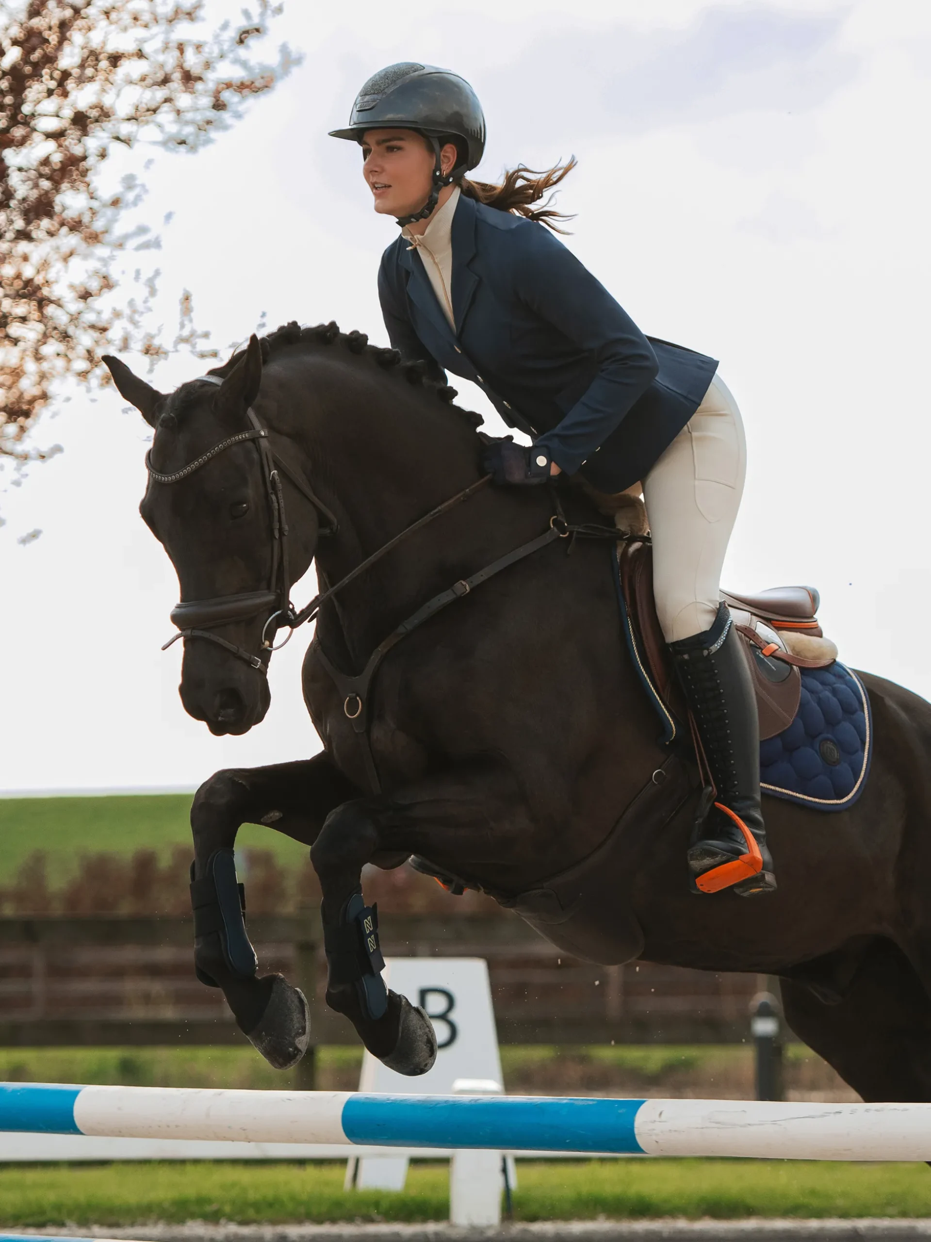 Blazer met N-logo knopen