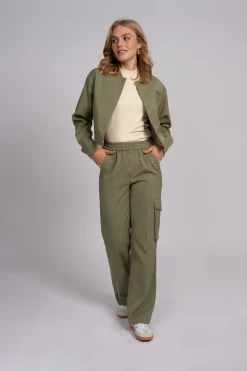 Broek met rechte pijpen en klapzakken