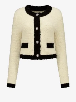 Fluffy vest met sierknopen