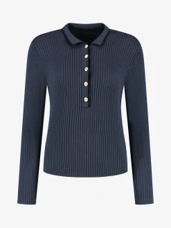 Geribbelde top met kraag en knoopdetails