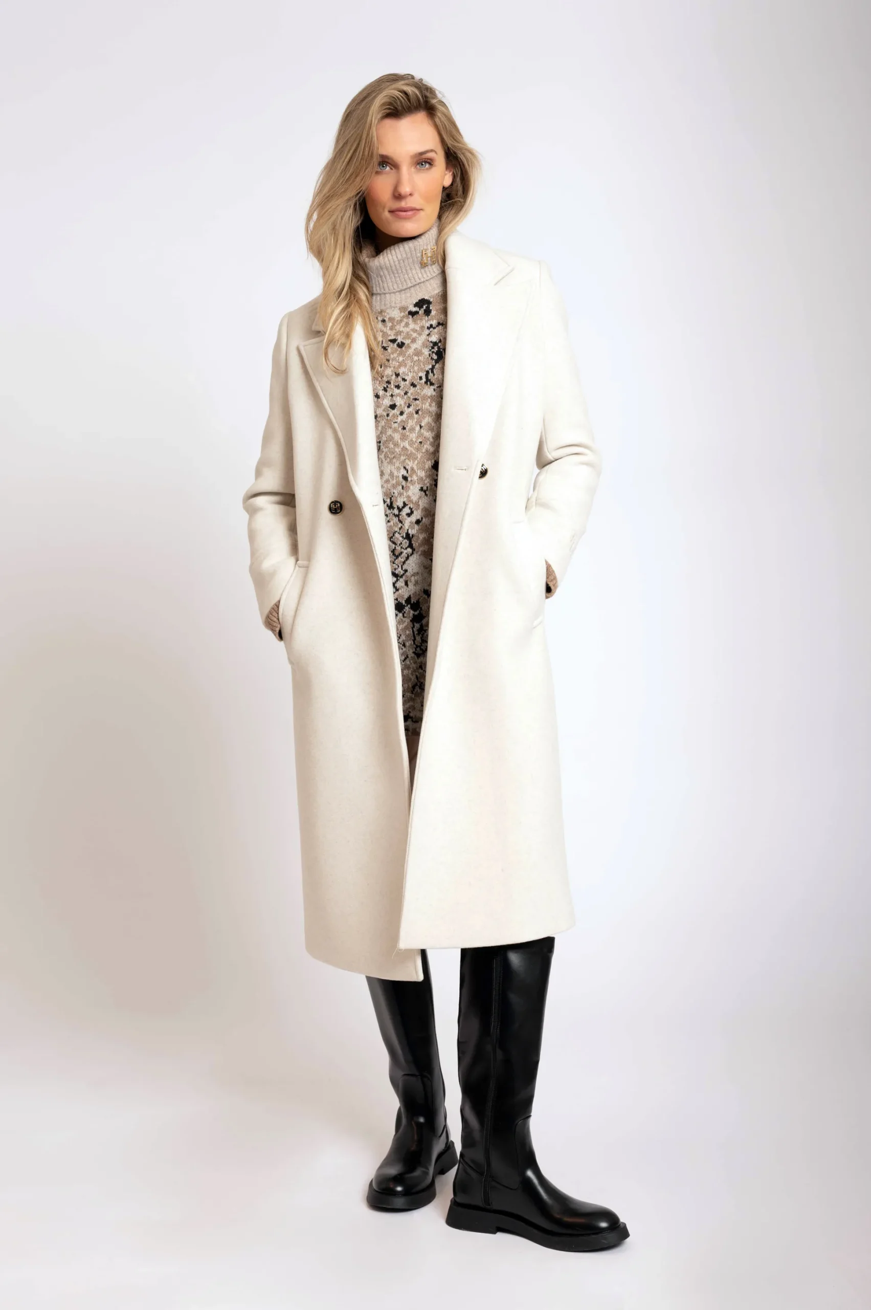 Lange jas met ceintuur