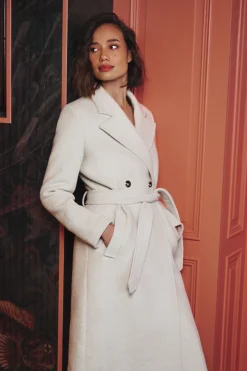 Lange jas met ceintuur