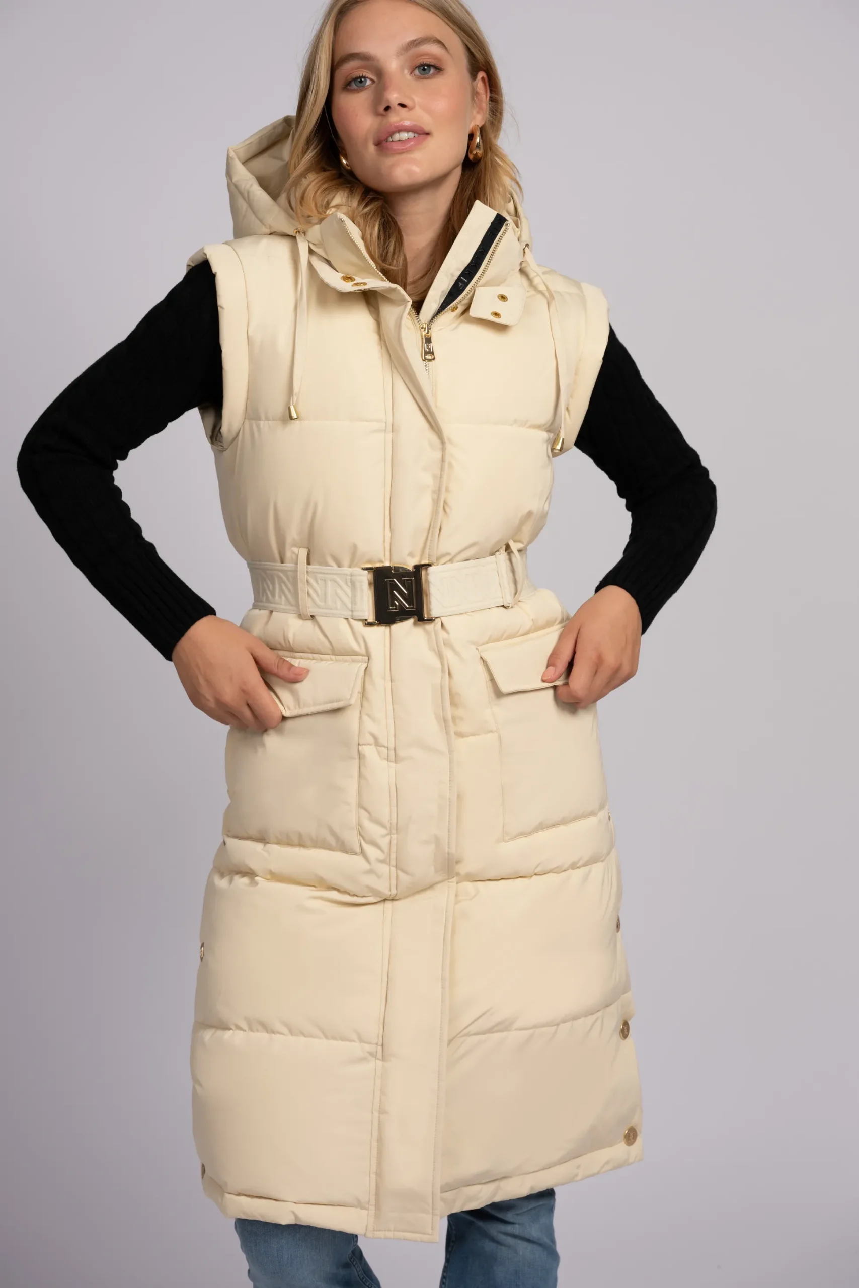 Lange puffer jas met riem en afneembare mouwen