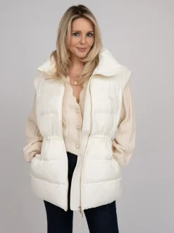 Puffer jas met capuchon en getailleerde taille