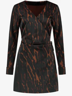 Satijn-look wikkeljurk met luipaardprint