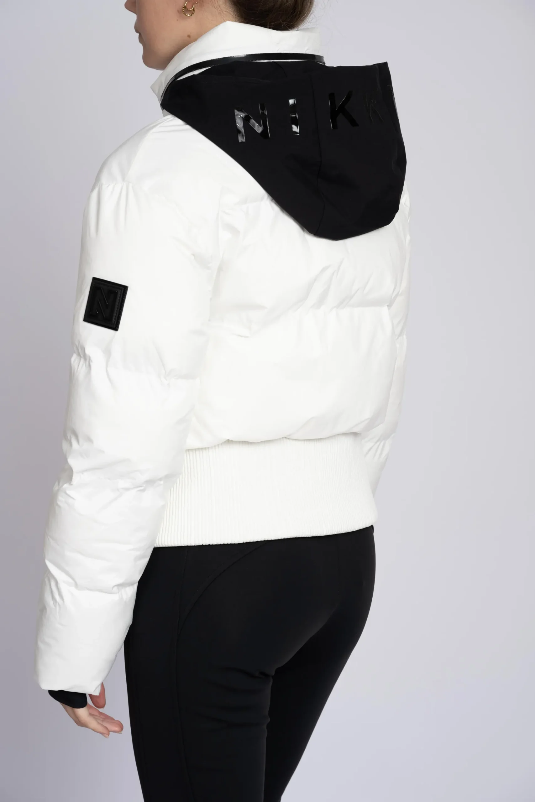 Ski jas met uitvouwbare capuchon en sneeuwvangers