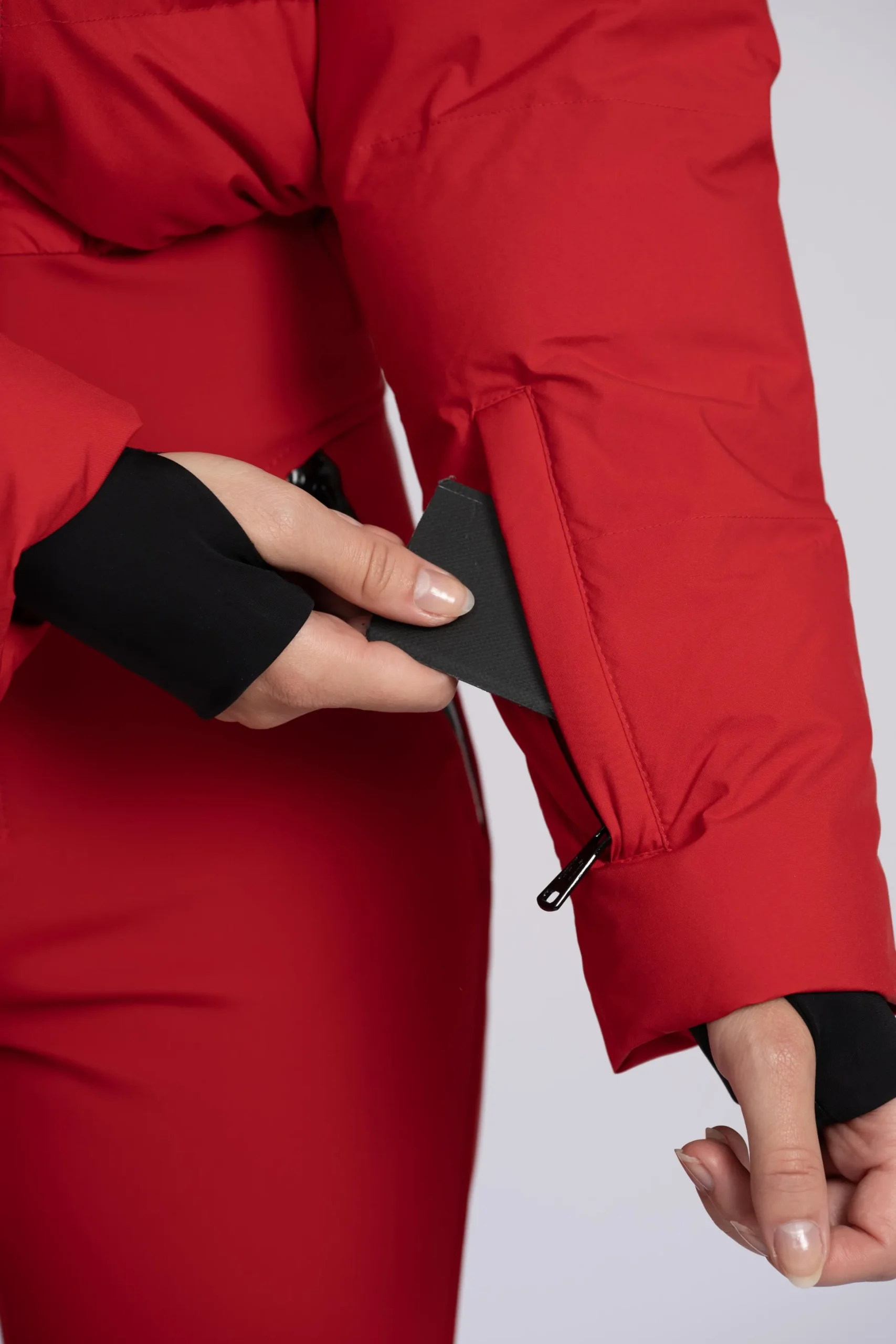 Ski jumpsuit met waterdichte bescherming en verstelbare details