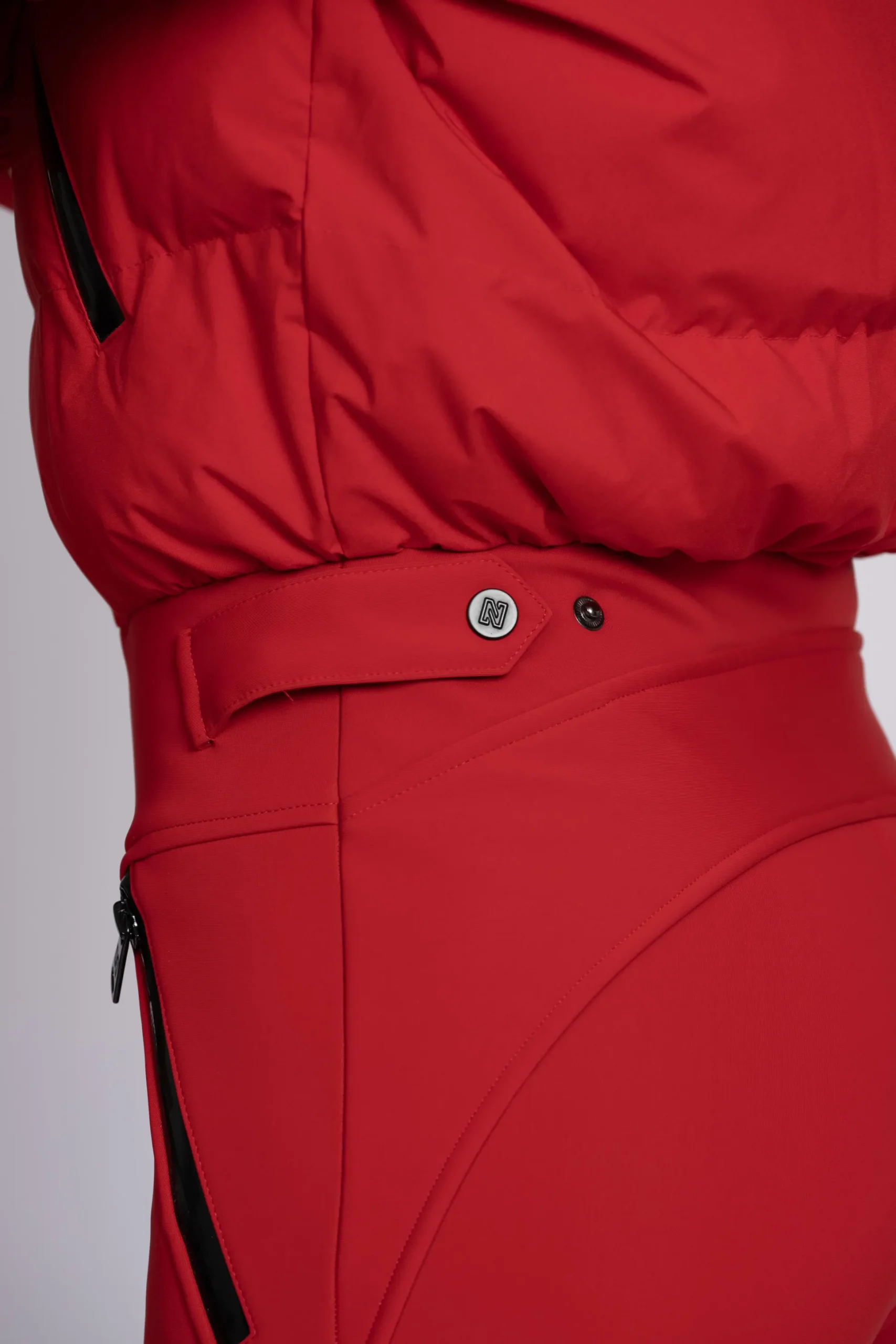 Ski jumpsuit met waterdichte bescherming en verstelbare details