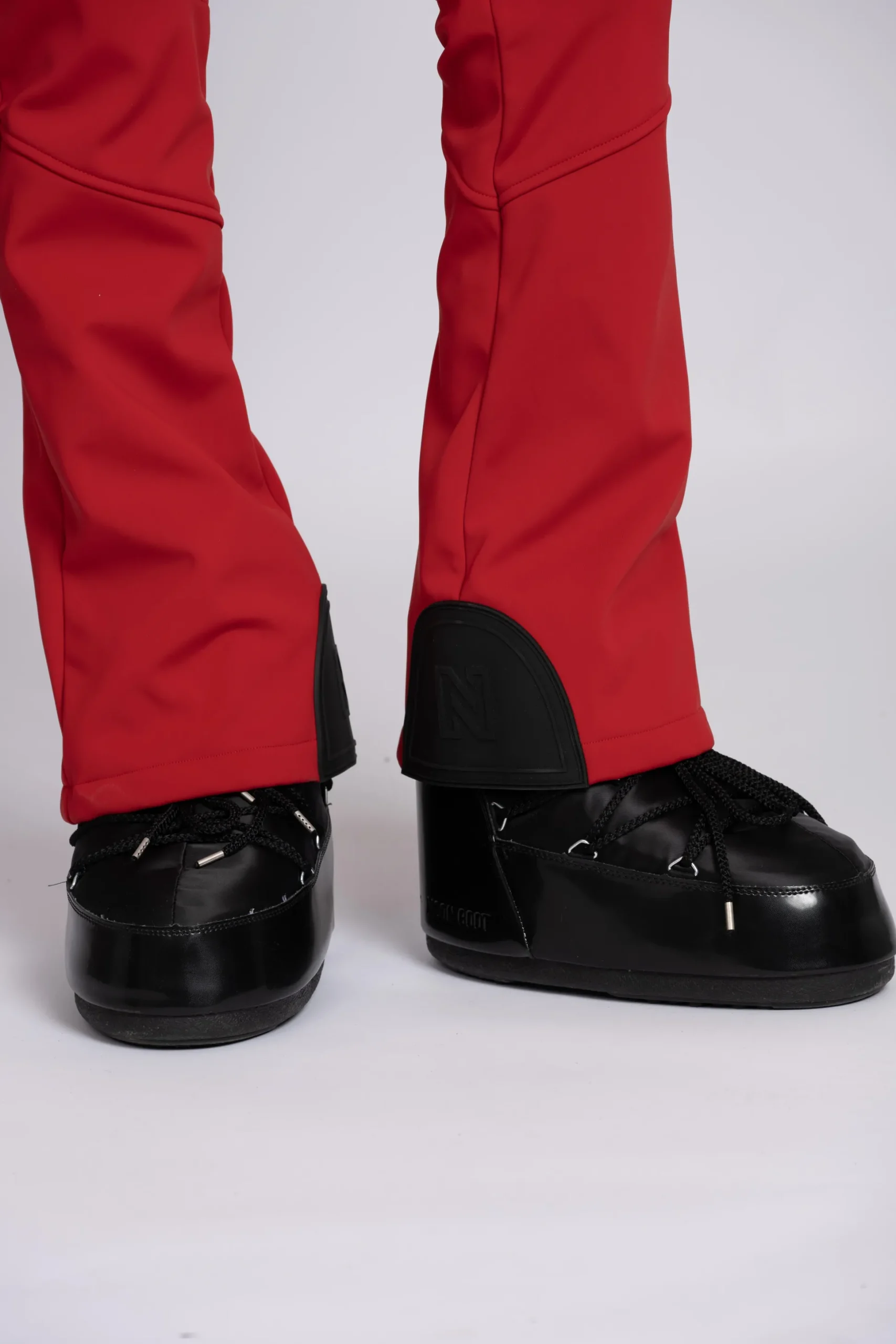 Ski jumpsuit met waterdichte bescherming en verstelbare details